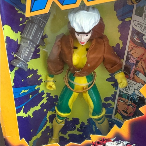 Vintage X-Men Rogue Deluxe Edition Action Figure (1996) - Picture 6 of 6